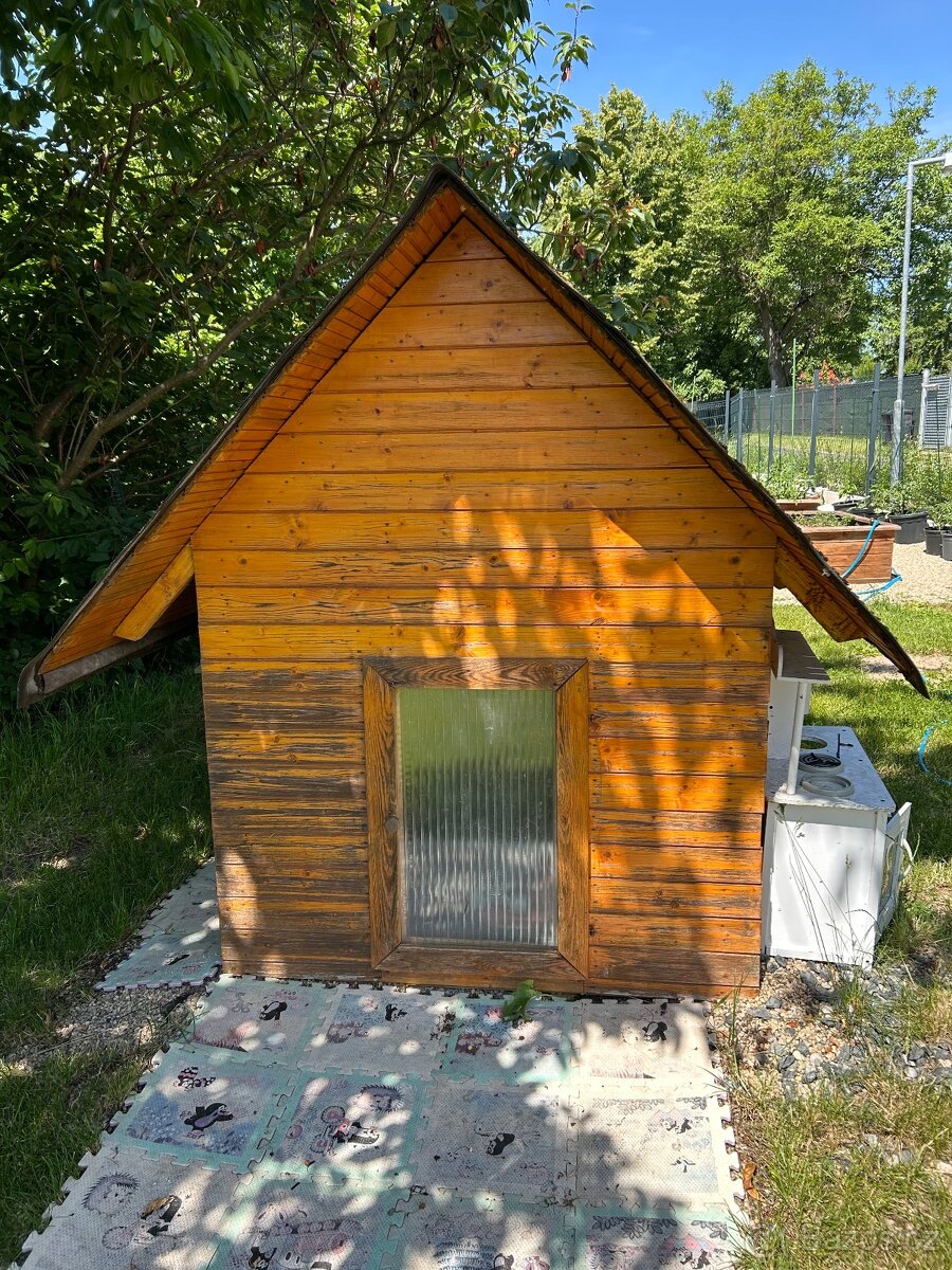 Zahradní dětský domek