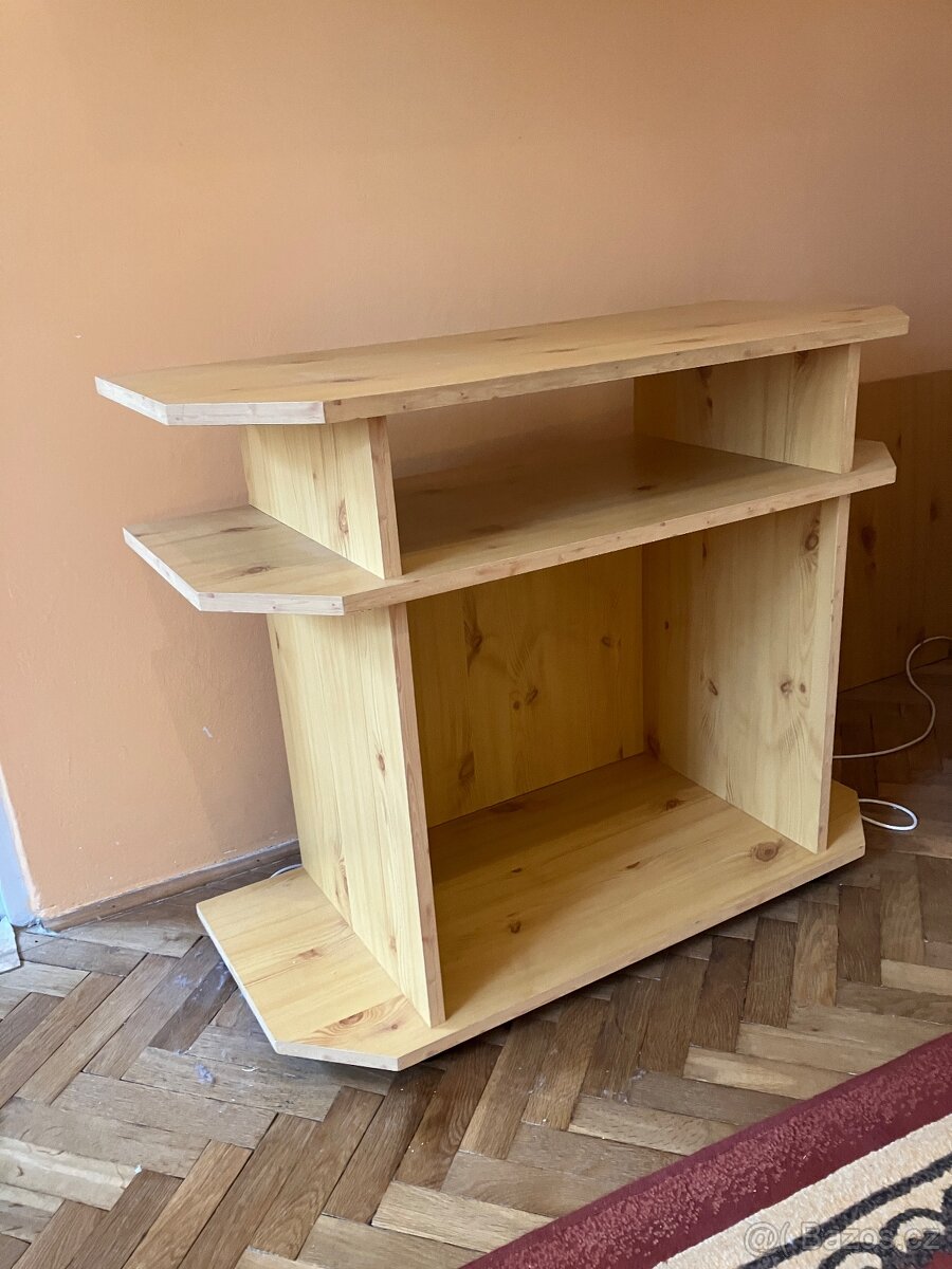 Stolek pod TV