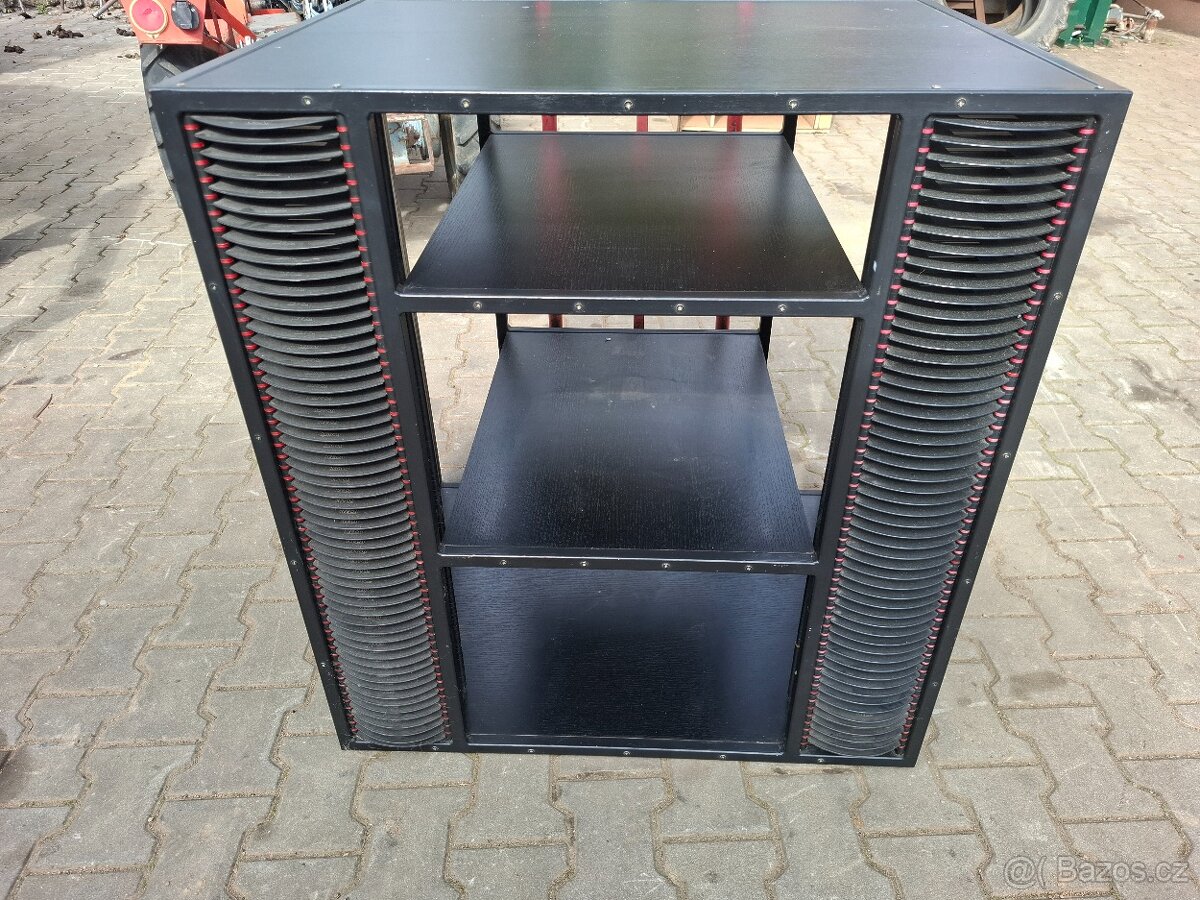Stolek pro domácí kino