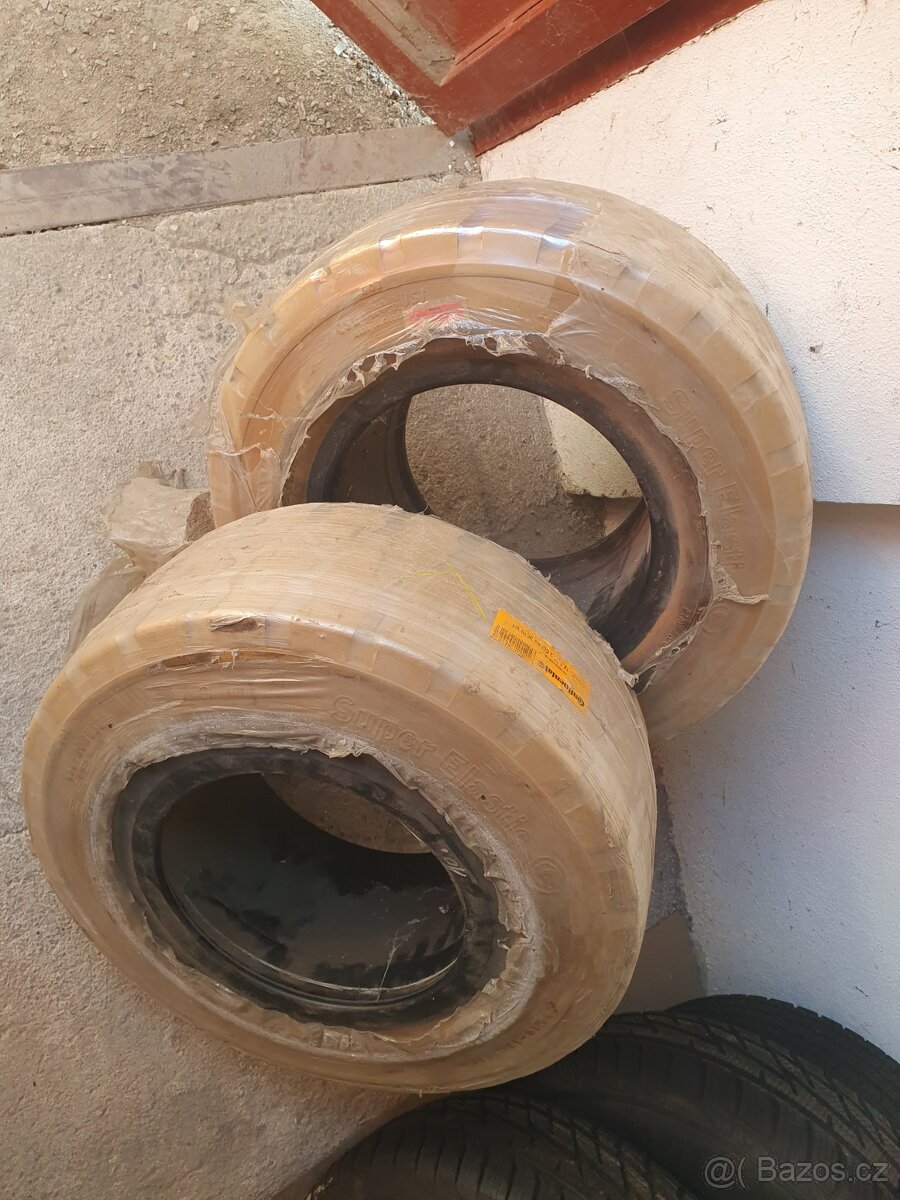 PNEU VYSOKOZDVIŽNÝ VOZÍK ..NOVÉ..2KS