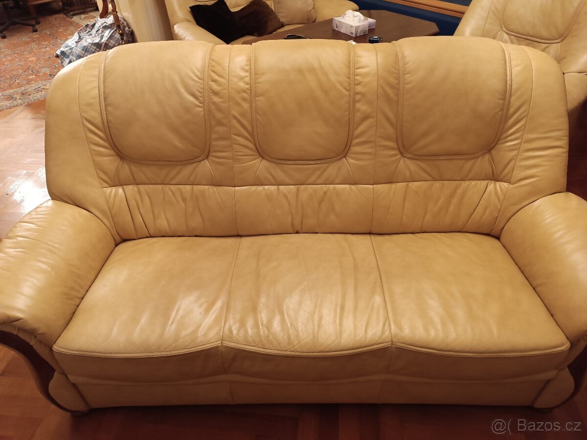 Kožená sedací souprava.