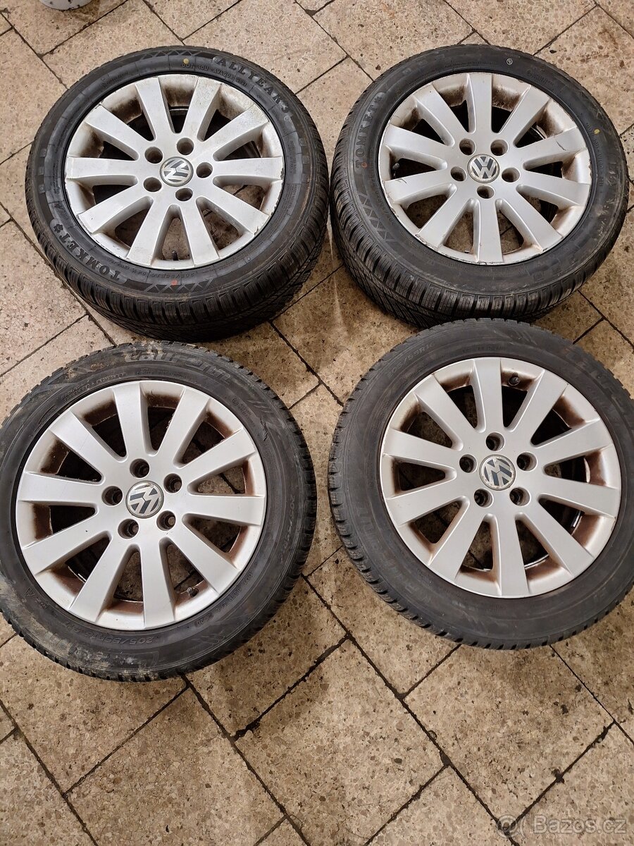 Volkswagen alu 5x112 R16 se zimními pneu