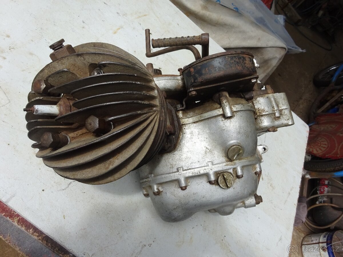 OGAR 4 předválečný - motor