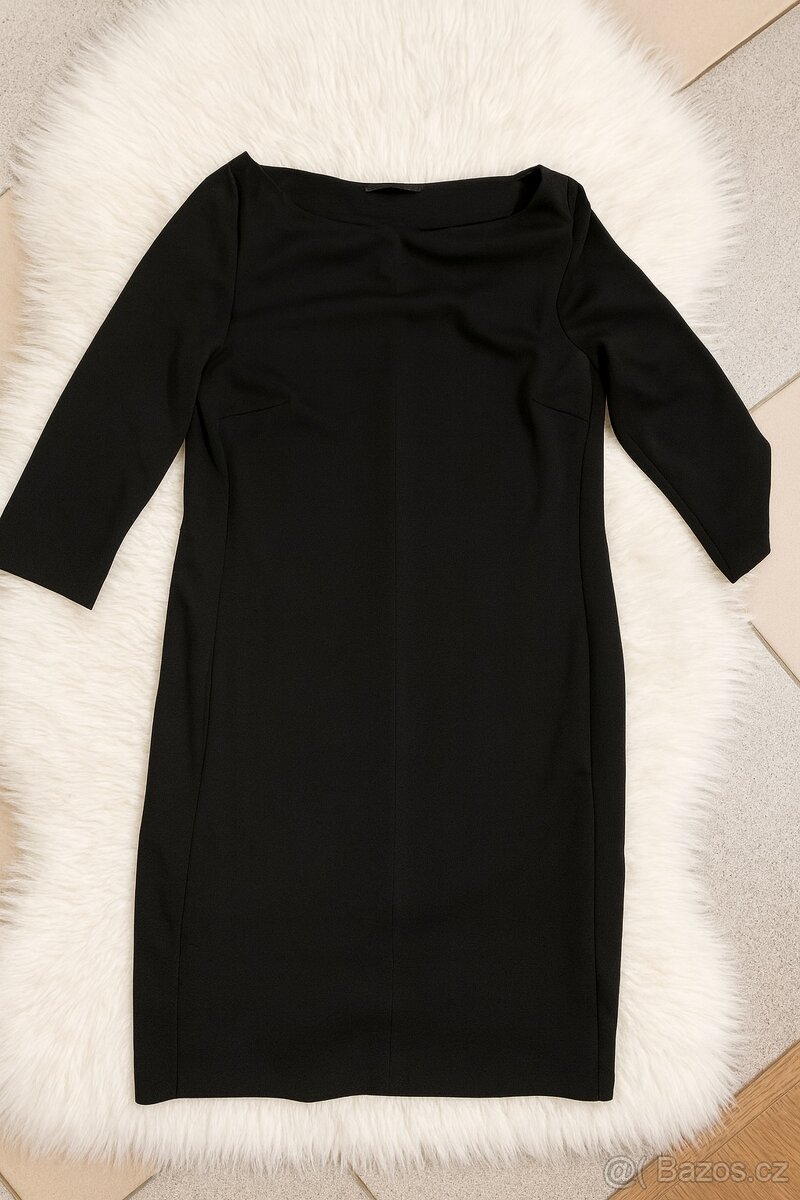 Černé elastické šaty
