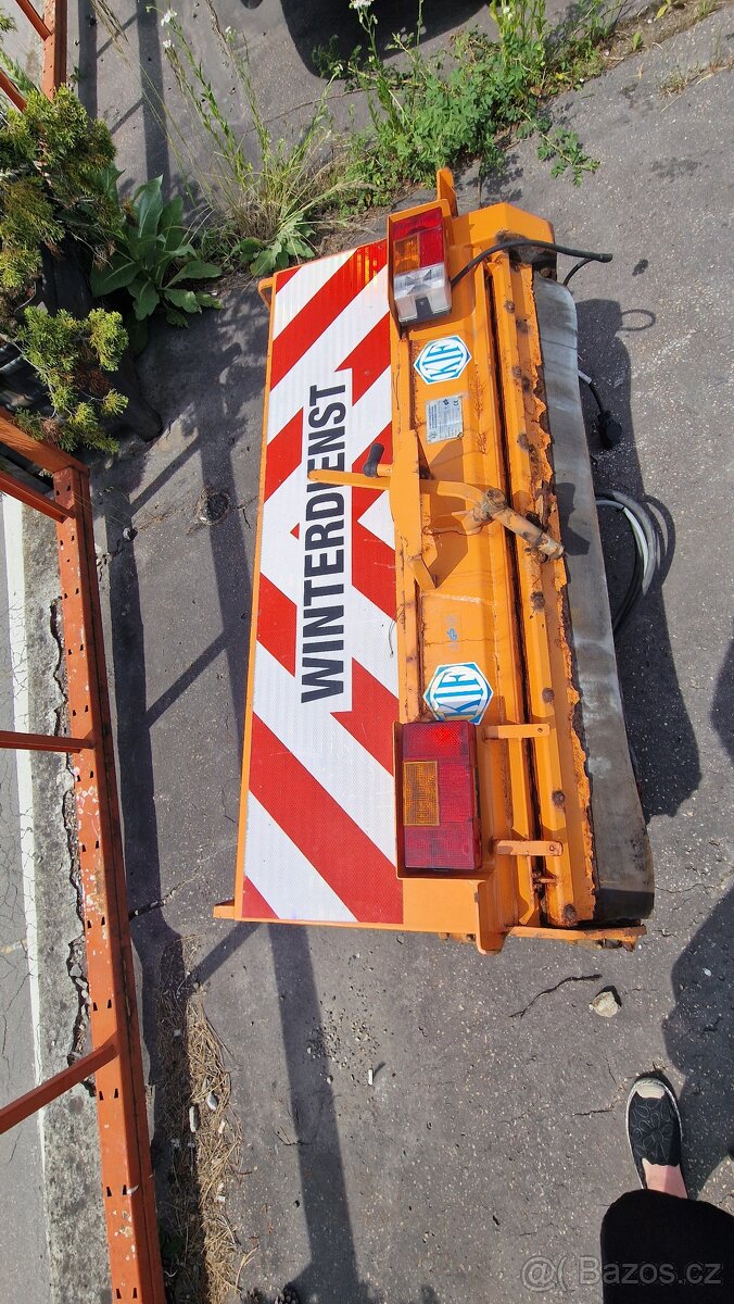 Sypač KIF pro MULTICAR