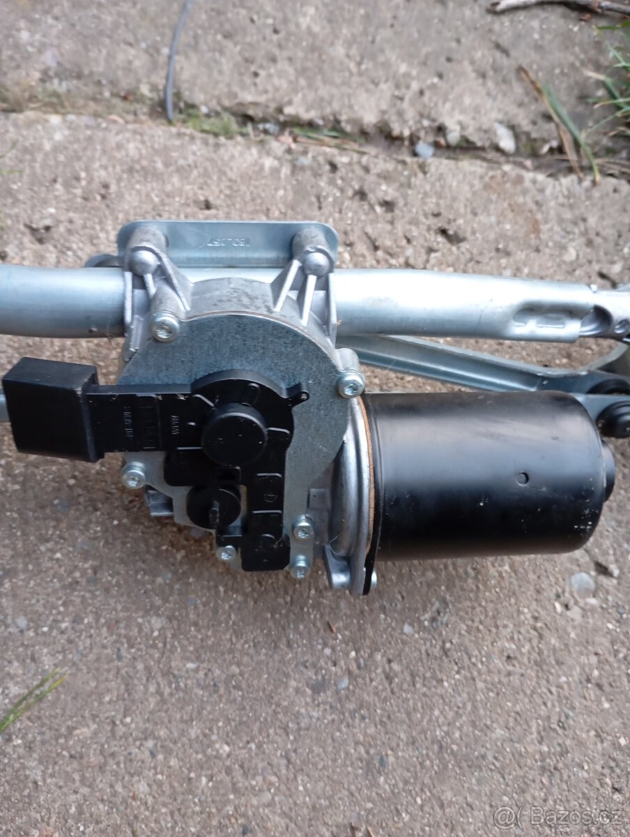 BMW e91 motorek stěračů a ramínka