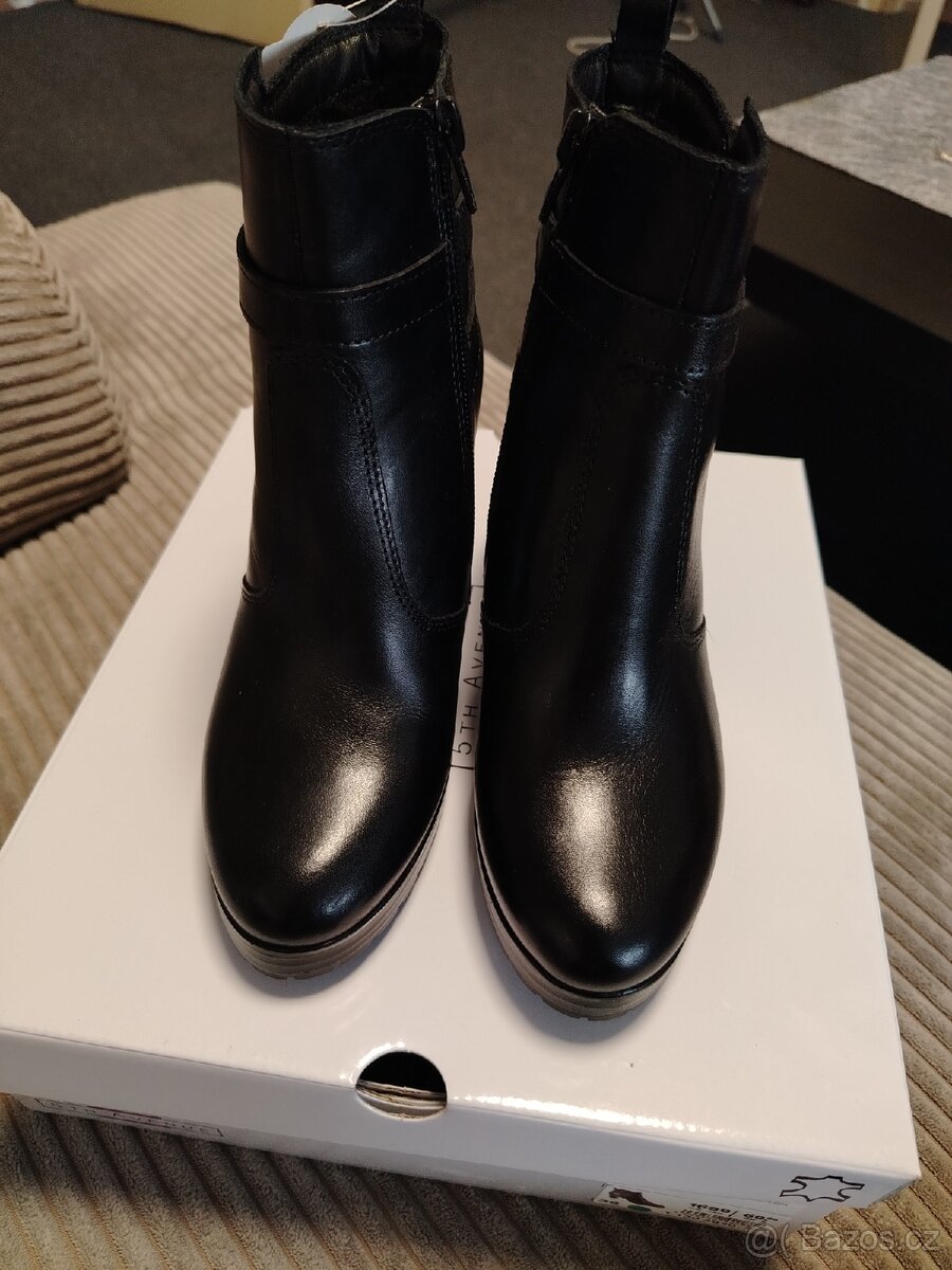 Kotníkové kožené kozačky