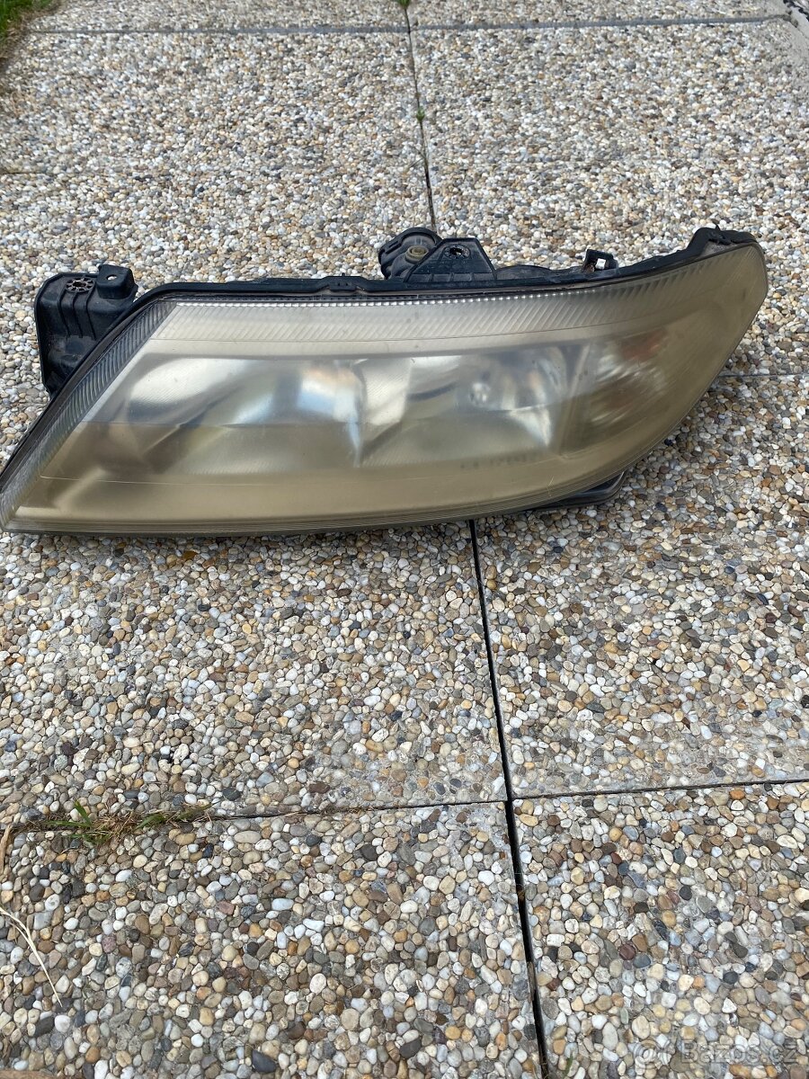 Renault Laguna II, levé přední světlo