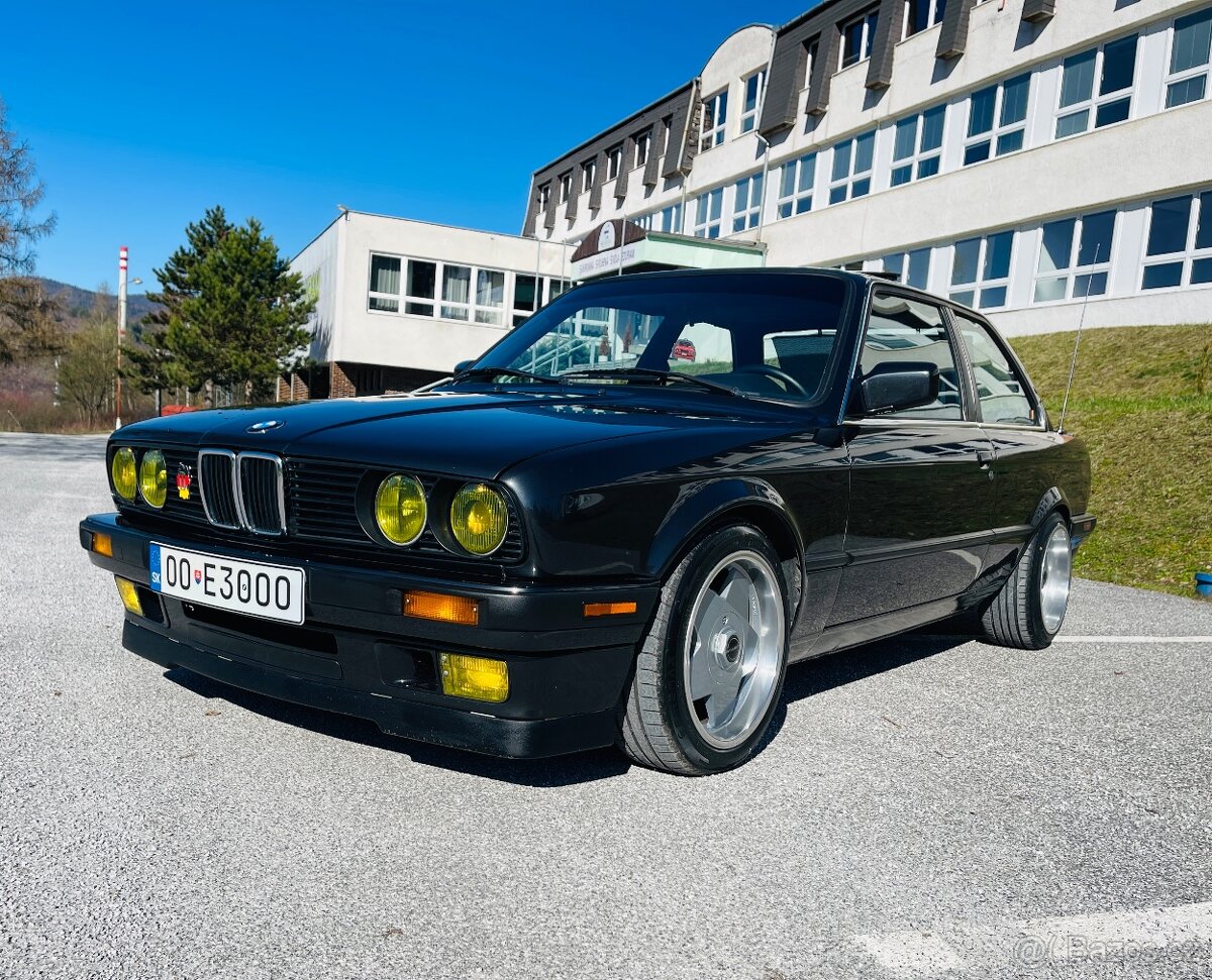 BMW E30 318is Coupe