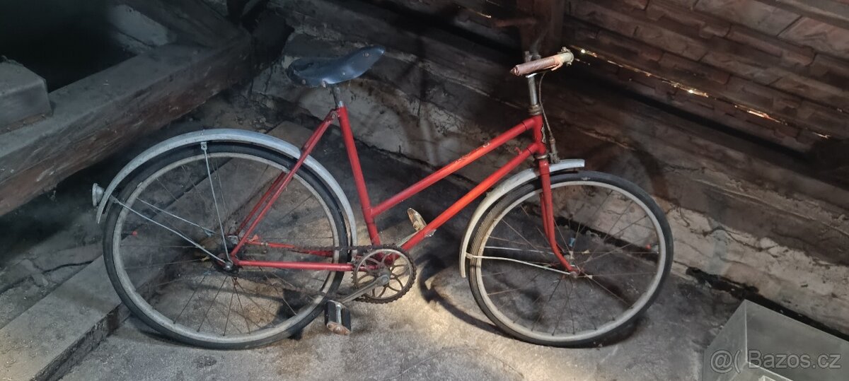 Retro jízdní kolo Pionýr Velamos červené
