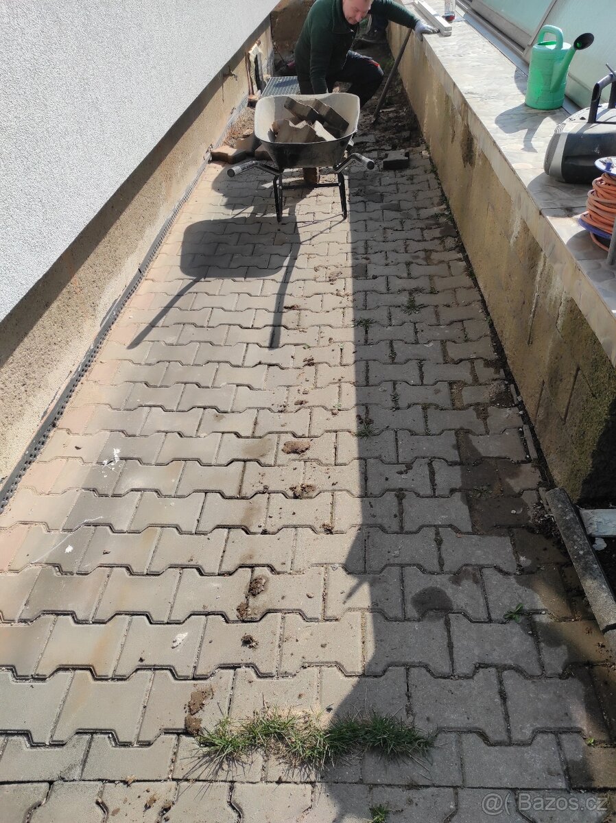 Zámková dlažba typ kost 6cm --90,-Kč / m2