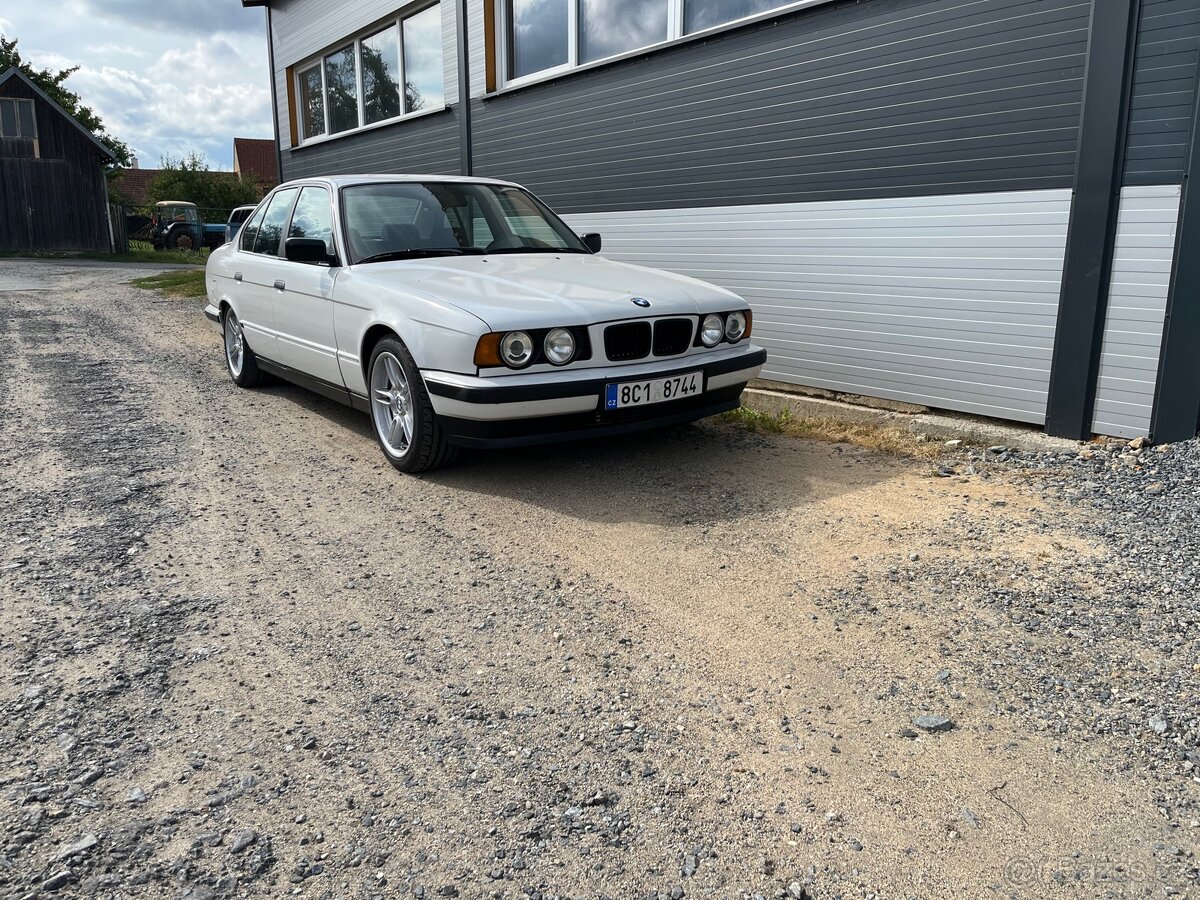 BMW E34 530i V8 manuál samosvor