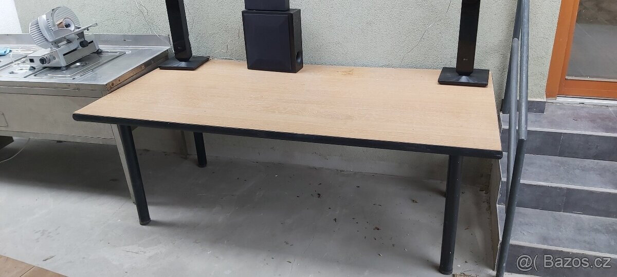 Stůl 200 x 100 cm, cena 2000,-Kč