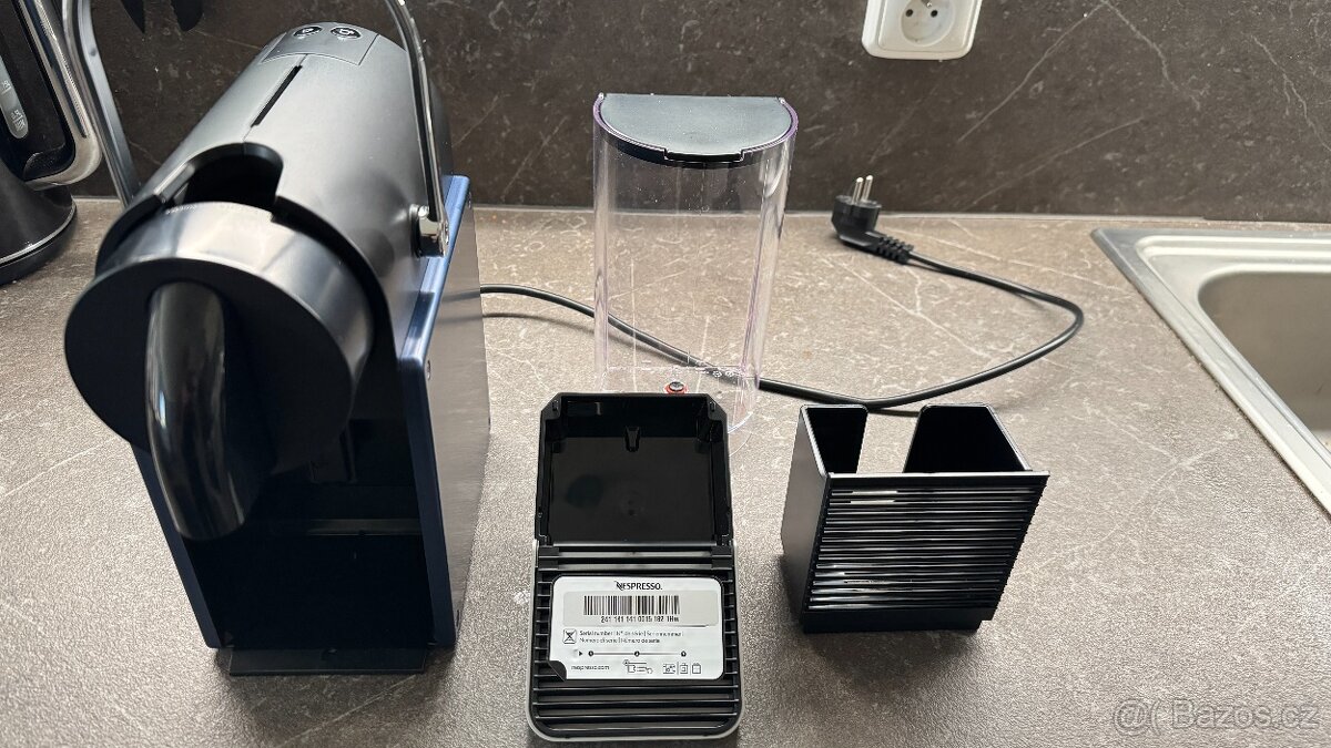 De'Longhi Nespresso Pixie Dark Blue