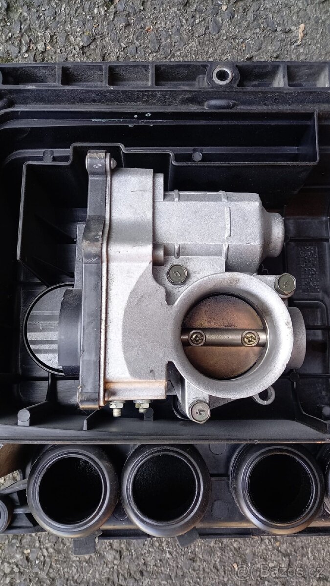 Škrtící klapka Nissan Mikra 1.2 59kW