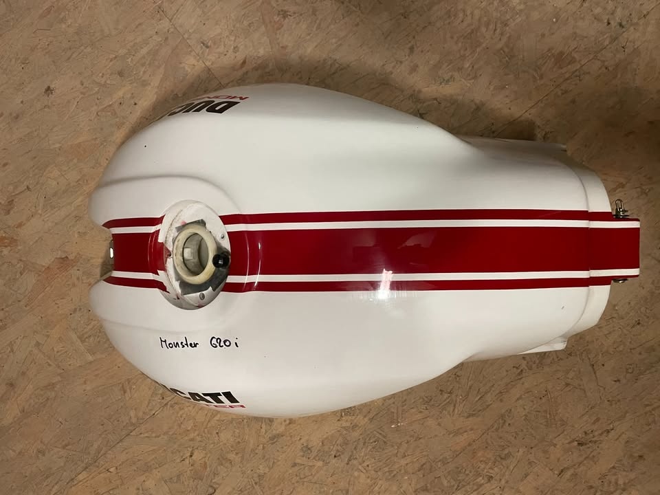 Ducati Monster plastová nádrž