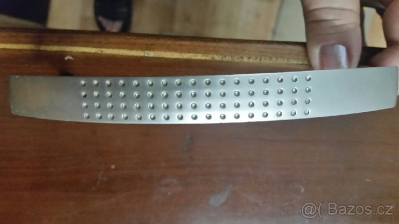 Nábytkové úchytky i se šroubkama 6ks, za kus/30Kč