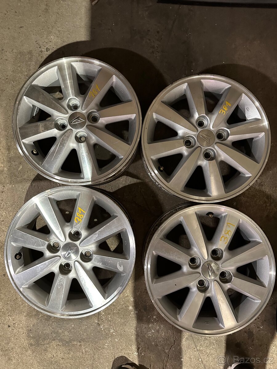 381 Alu disky na Daihatsu