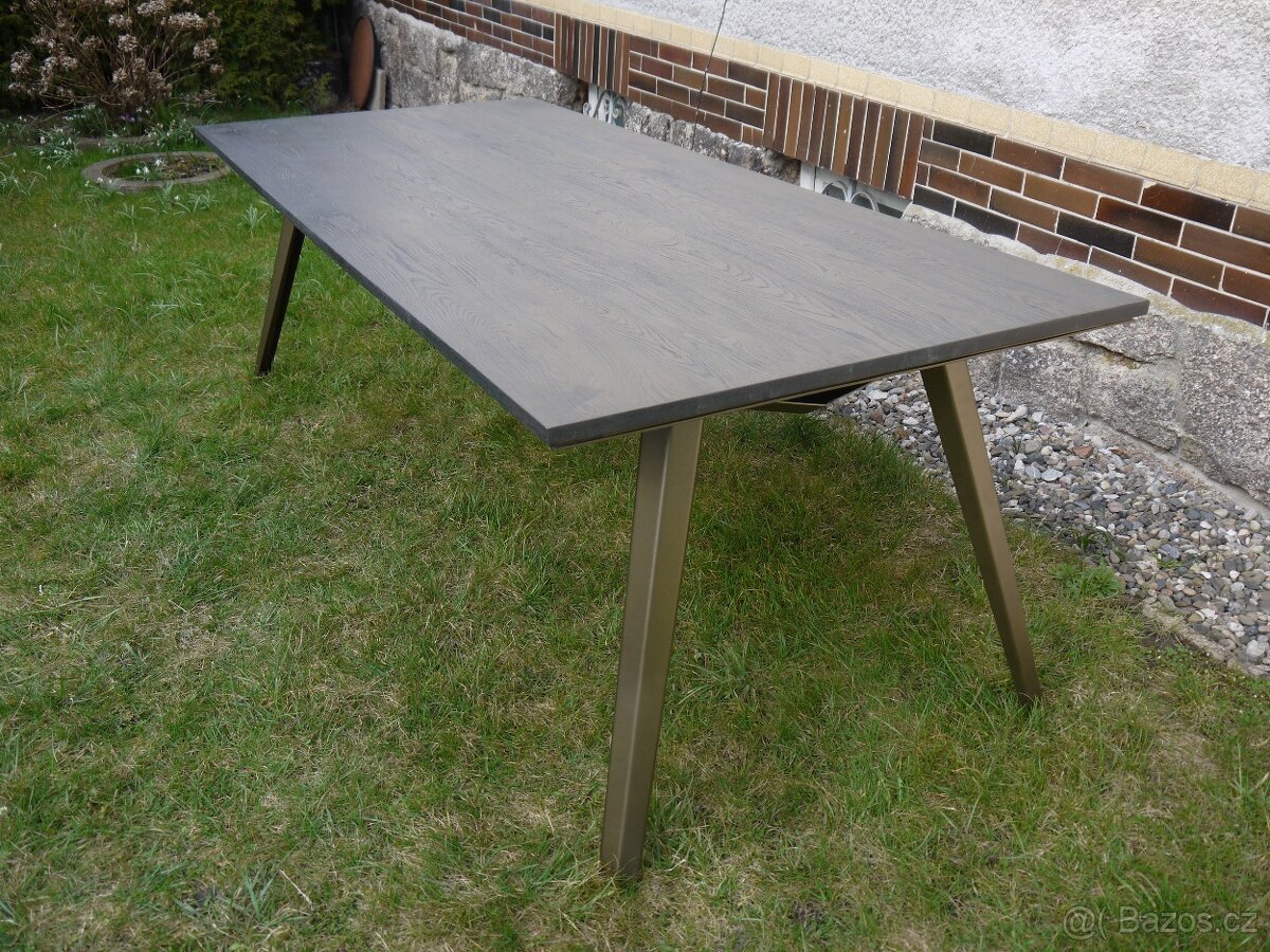 Jídelní stůl – City 230 cm, zlaté kovové nohy / dřevěná dýha