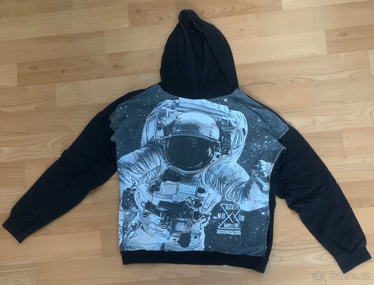 Mikina s astronautem