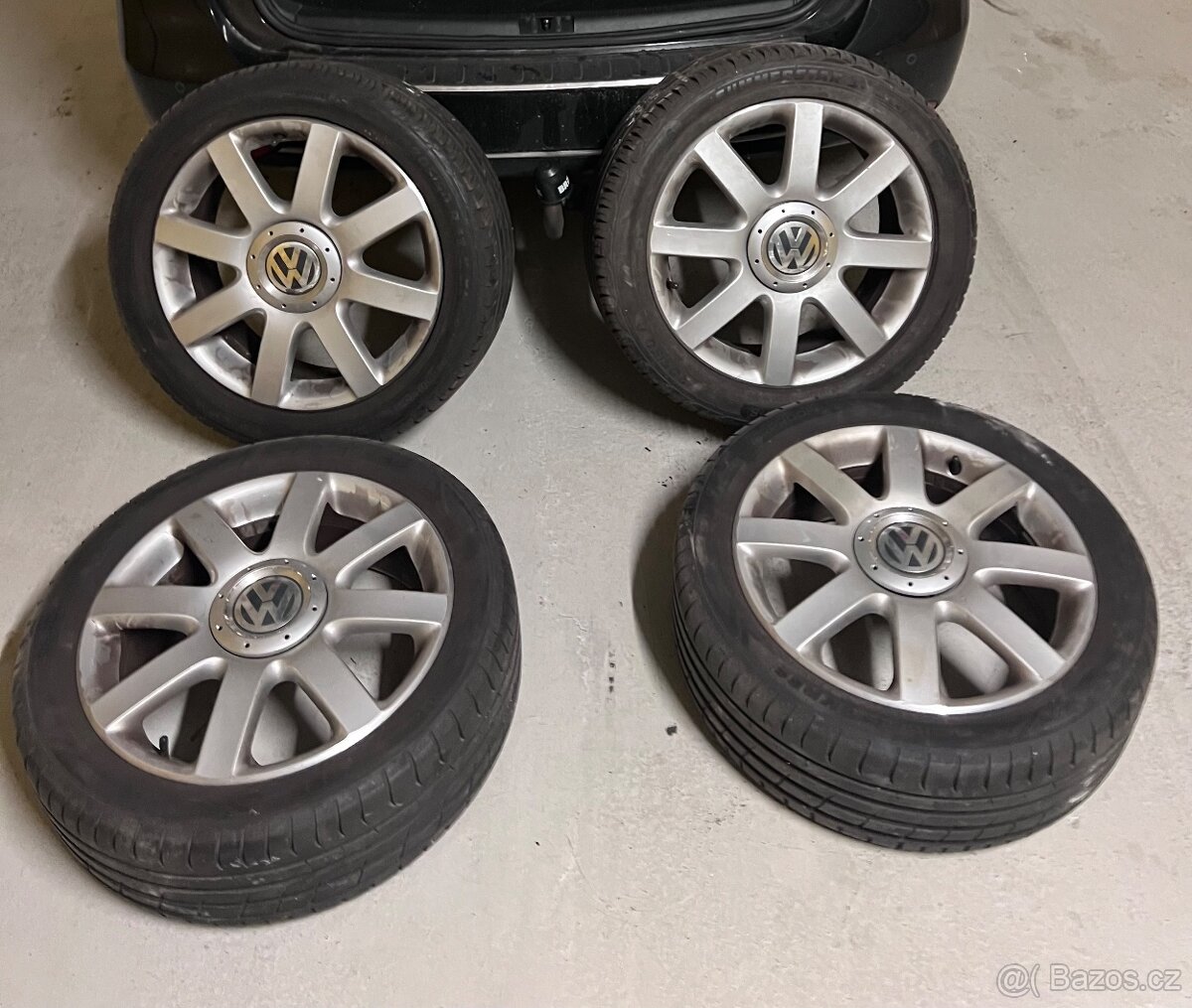 ALU kola VW R17 s letním pneu
