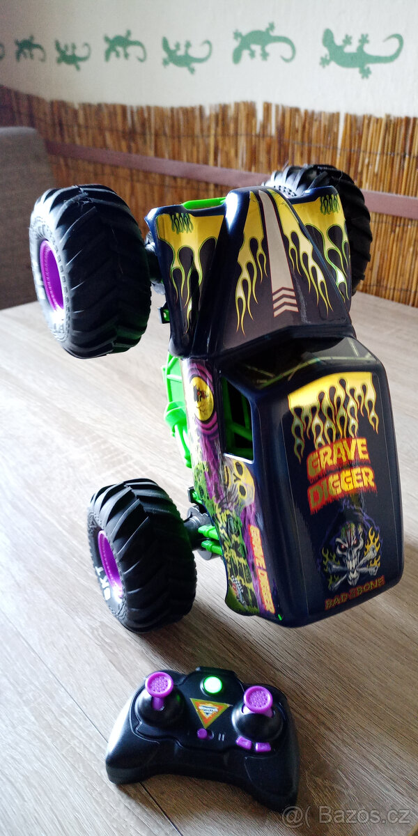 Monster Jam RC Grave Digger 1:15