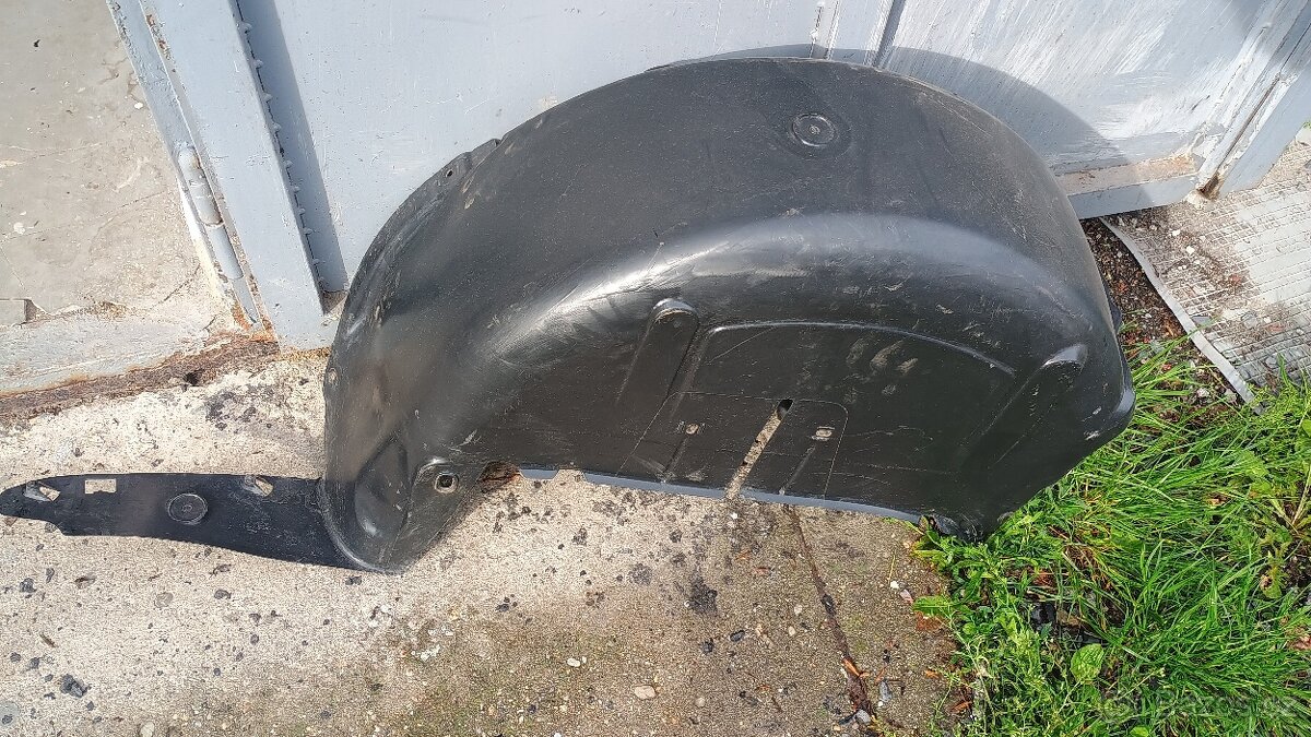 Prodám plastový podběh kola Renault Megan 2