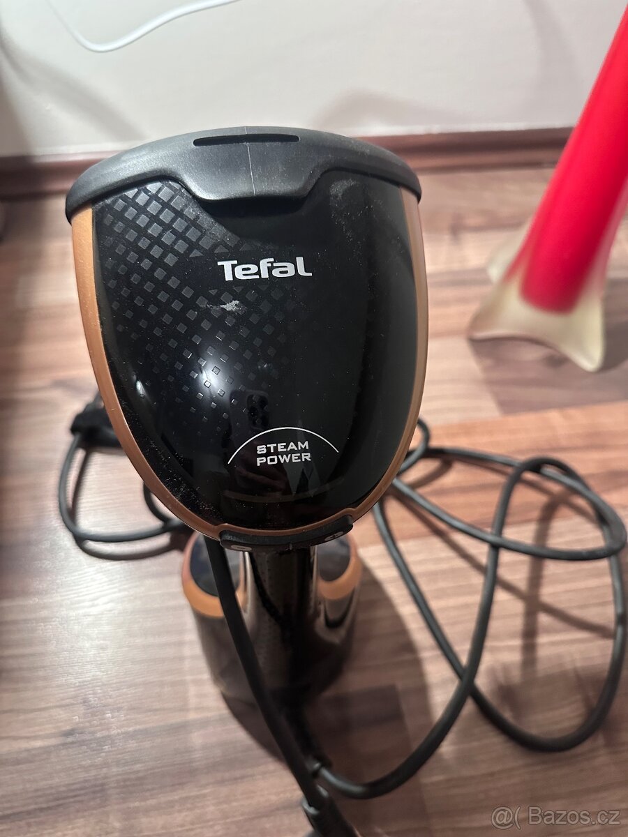 Tefal Ruční napařovač oděvů