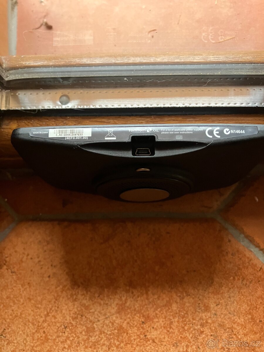 Navigace do auta TomTom