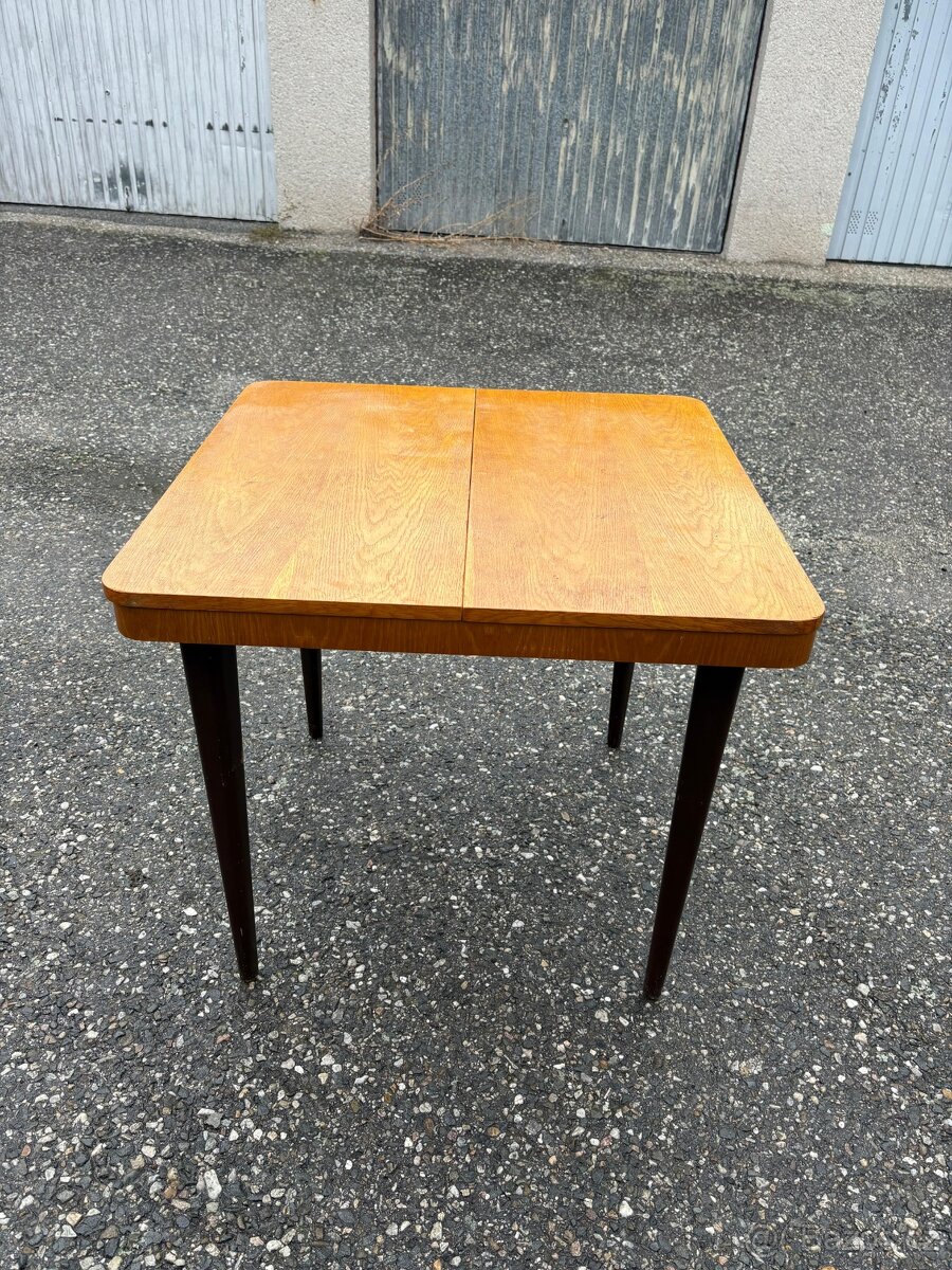 Rozkládací stůl Jitona