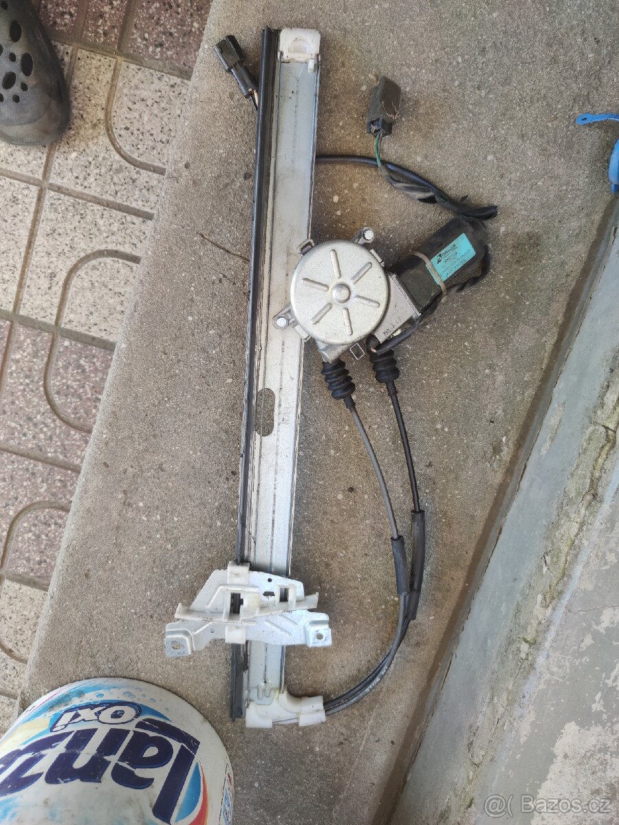 Kia Sportage I stahovačka okna