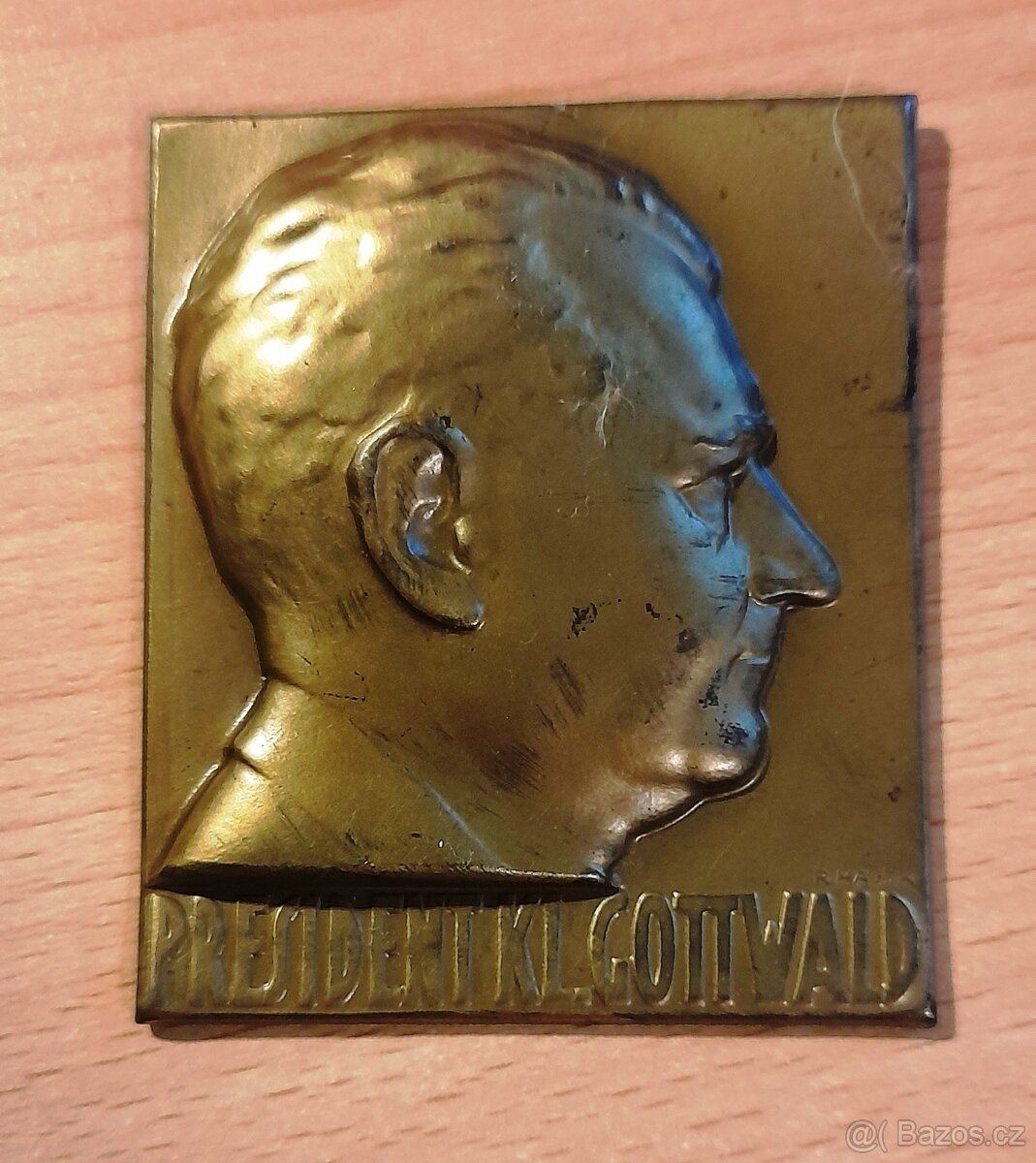 Historická plaketa Klement Gottwald.