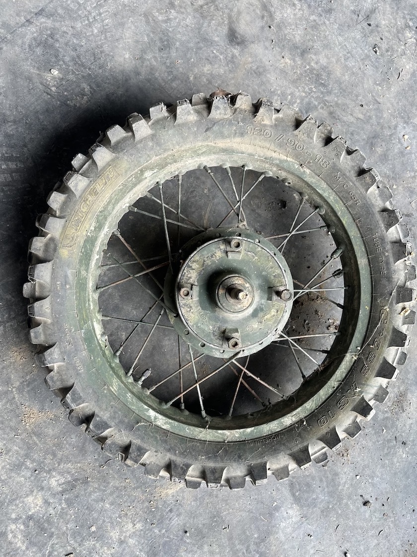 Predám zadní kolo + brzdový štít YAMAHA XT 600