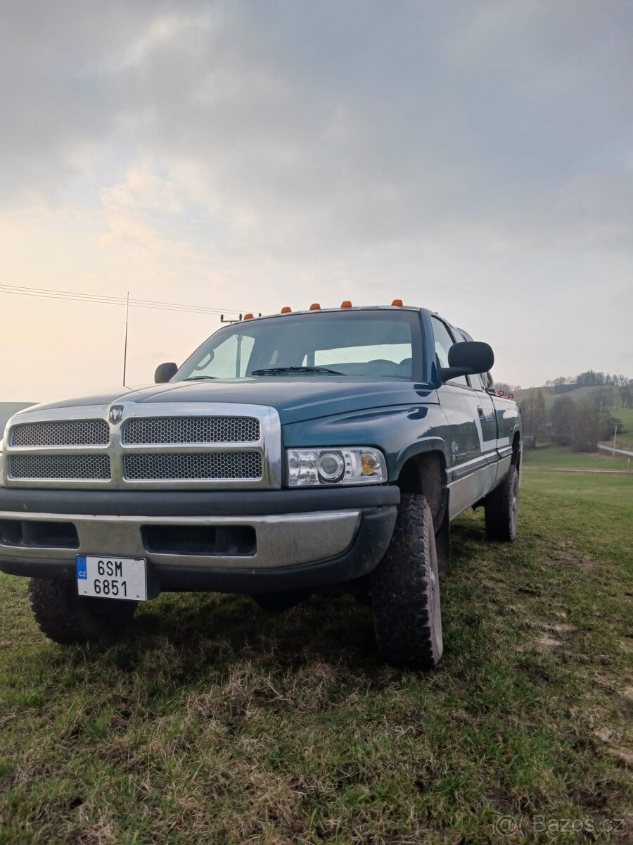 Dodge ram 2500 5.9V8