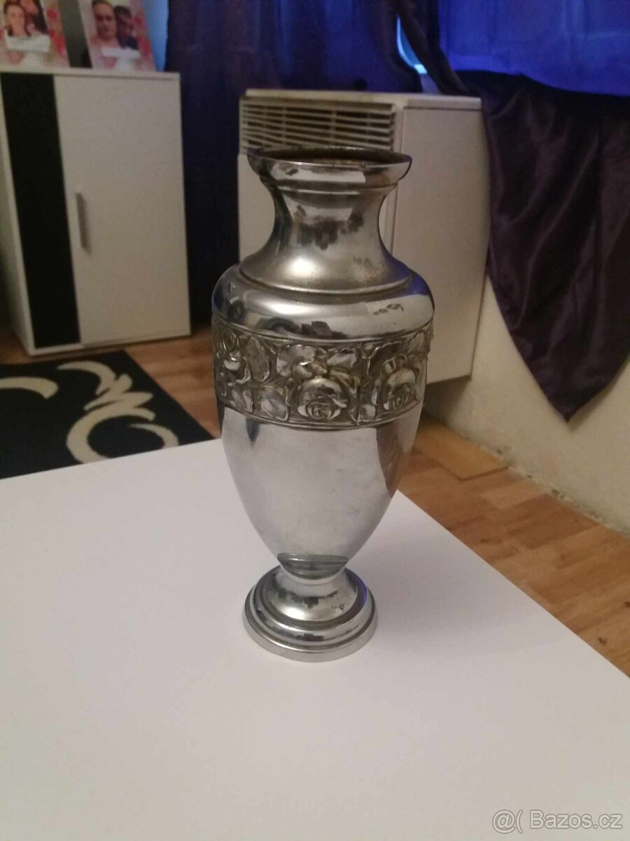 Stříbrná váza