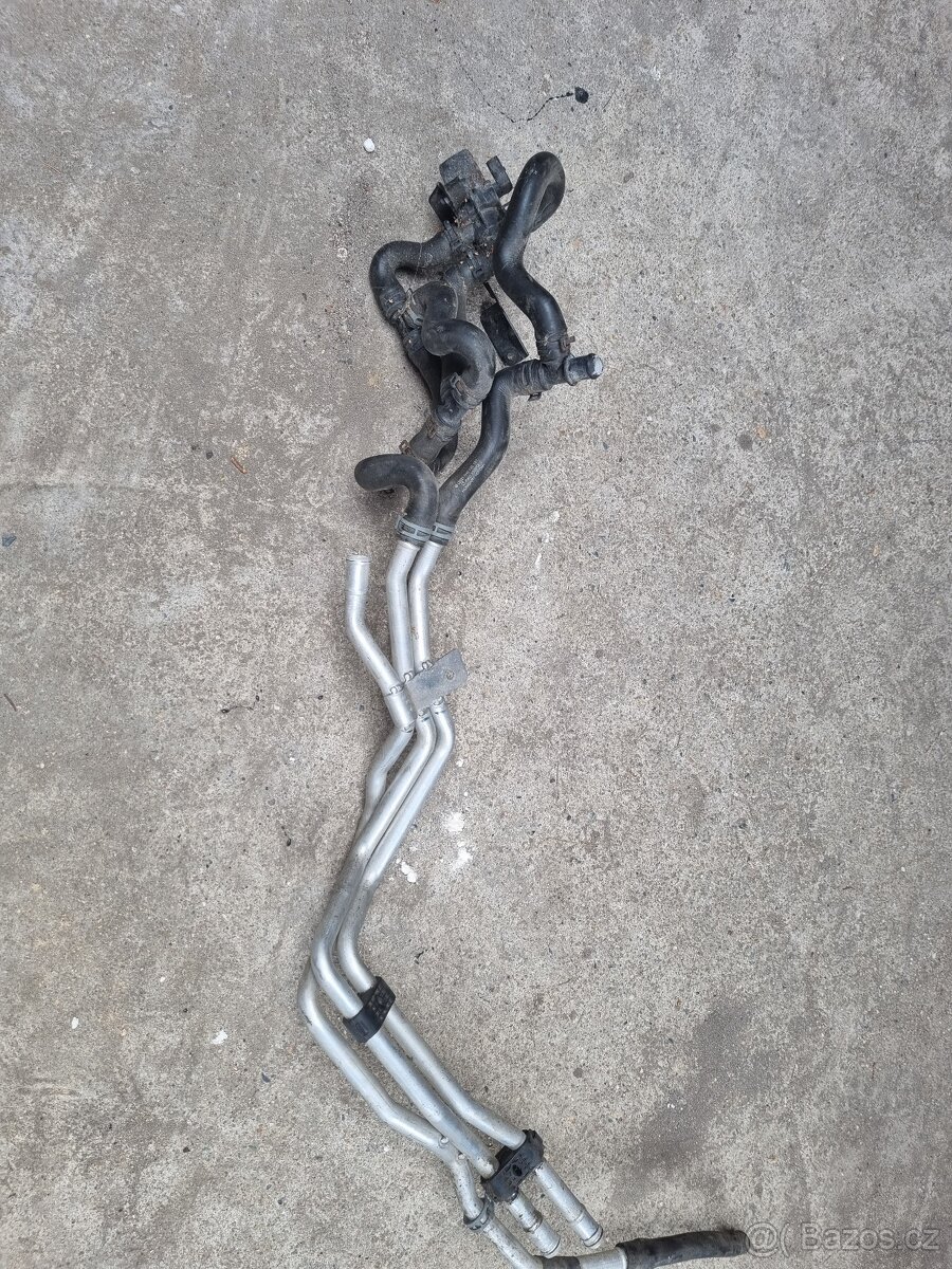 VW Multivan T5 2,5TDI - trubky na vodu