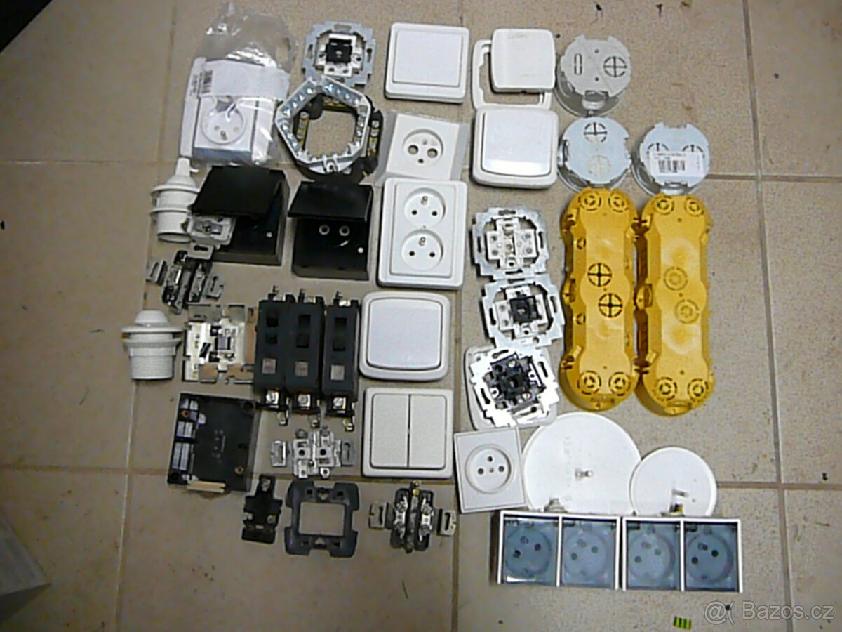 Zásuvky, vypínače, jističe, elektroinstalační materiál