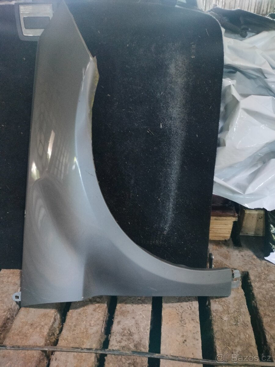 Pravý přední blatník Mercedes Benz B 180 W245