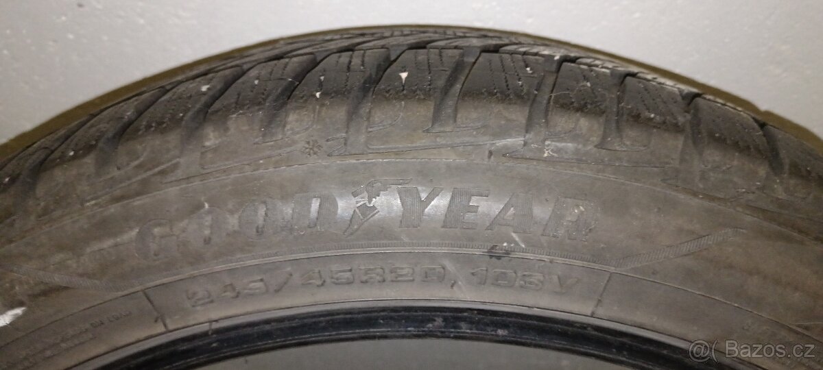 Zimní pneu GOODYEAR 245/45 R20