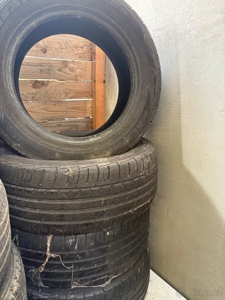 Pneu 225/55r16