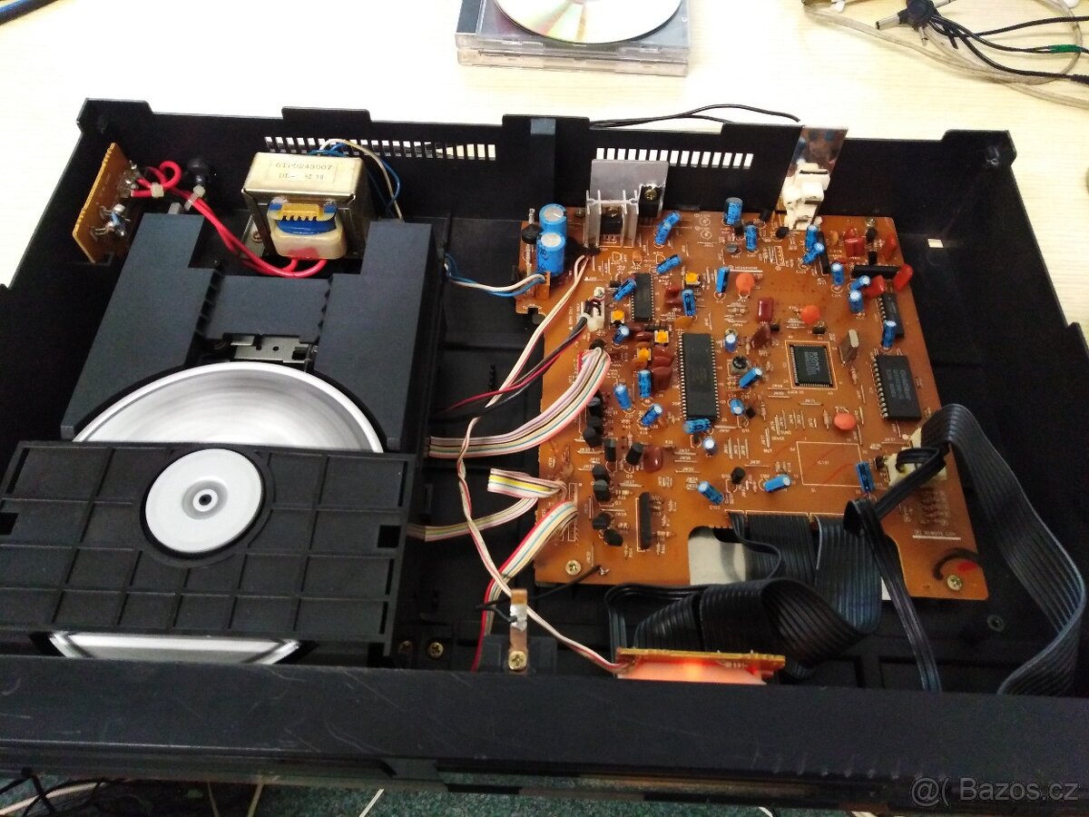 Prodám CD přehrávač Crown CD-2111R
