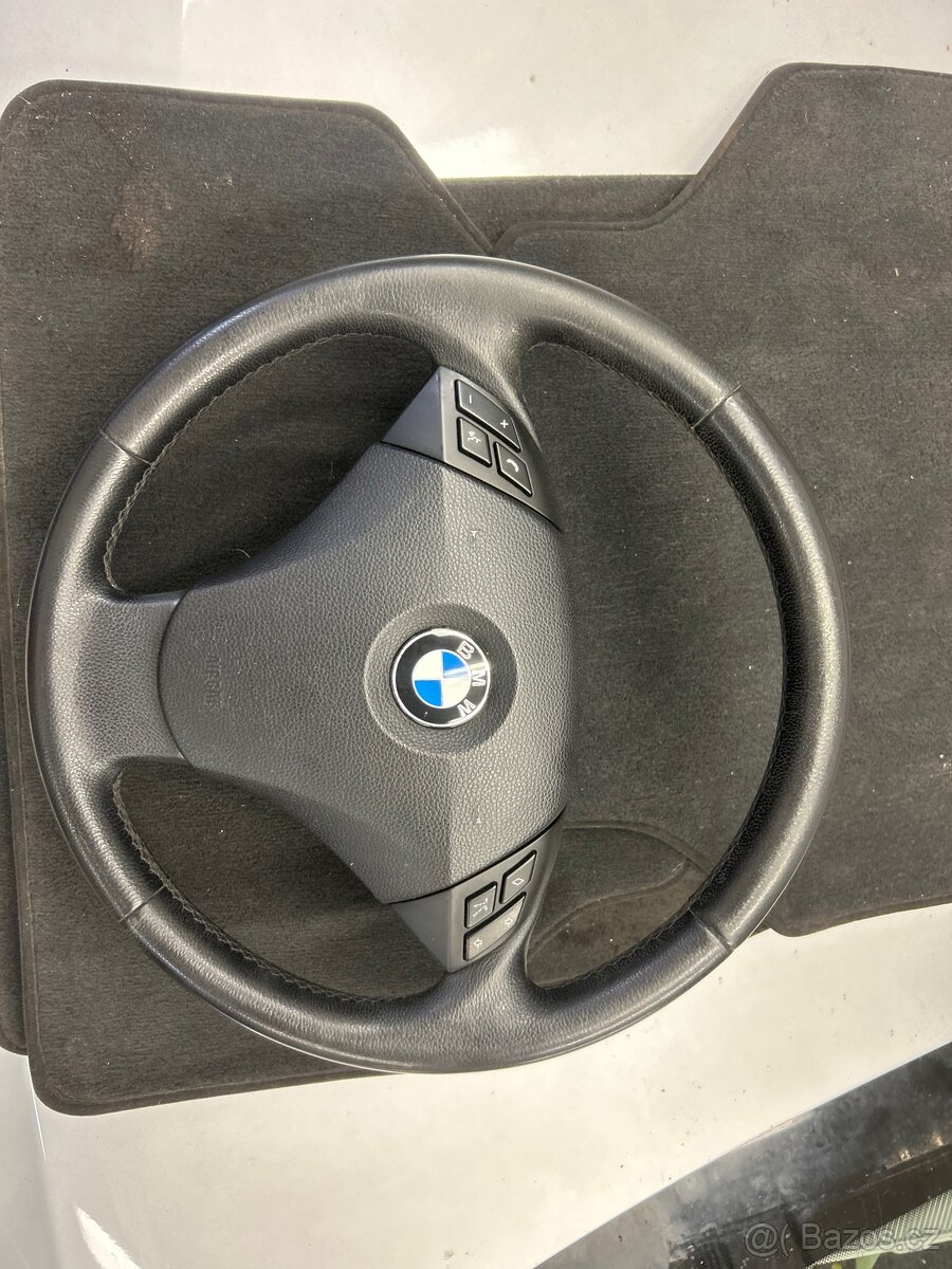 Volant bmw e60 e61 s funkcni drzeni v pruhu