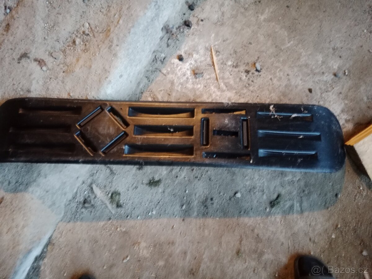 Prodám snowboard plastoví