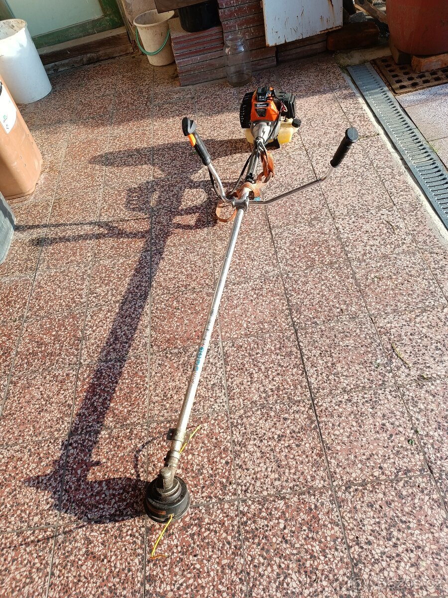Benzinový křovinořez Demon RQ 580