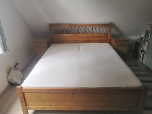 Postel z Olše IKEA 200x160 cm a dva noční stolky