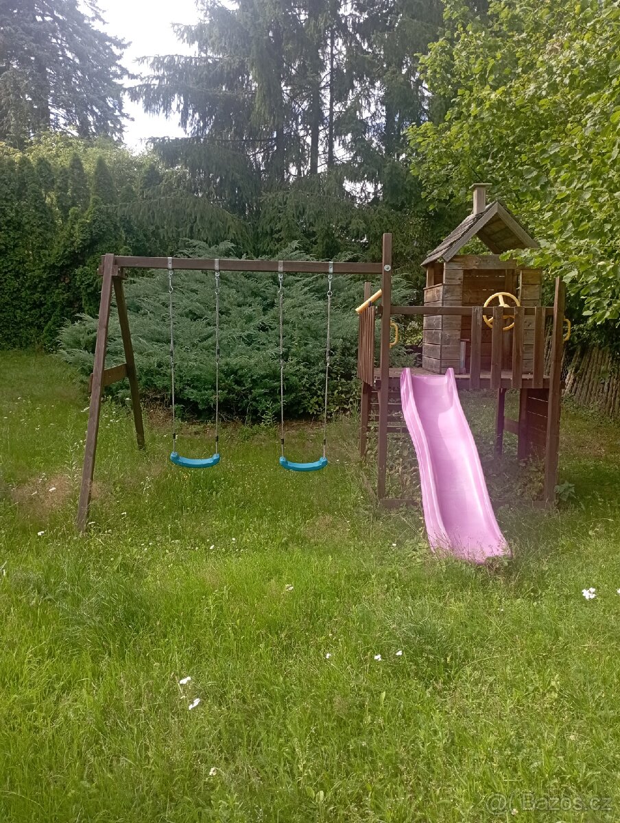 Dětská houpačka se skluzavkou