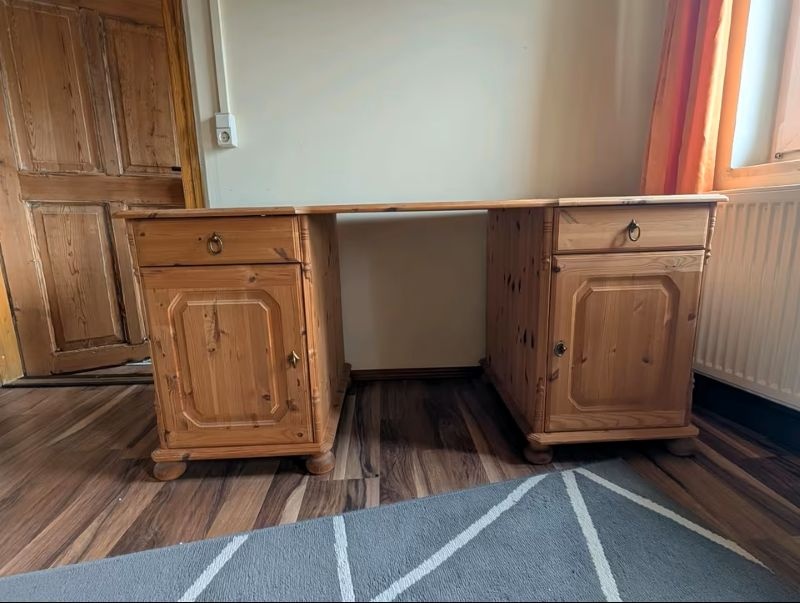 Psací stůl dřevěný - délka 153 cm