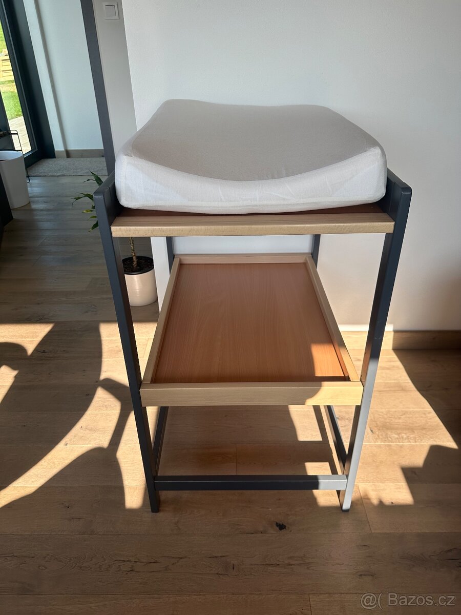 Přebalovací pult + podložka