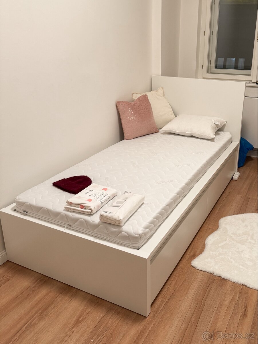 Bílá jednolůžková postel Malm 90x200 cm se dvěma zásuvkami