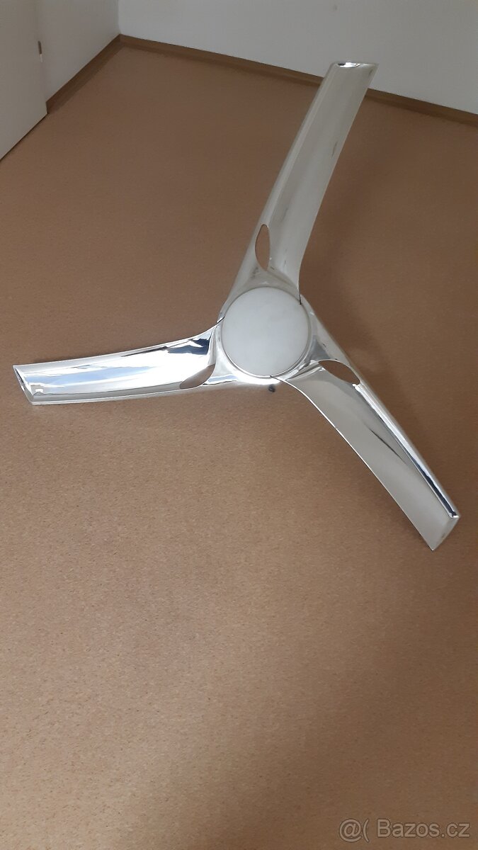 stropní světlo s ventilátorem